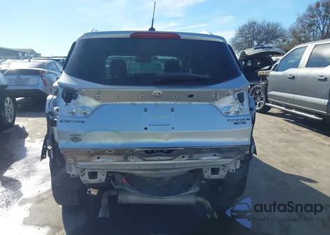 2017 Ford Escape Titanium z USA, uszkodzony, nr VIN 1FMCU0JD8HUB60162